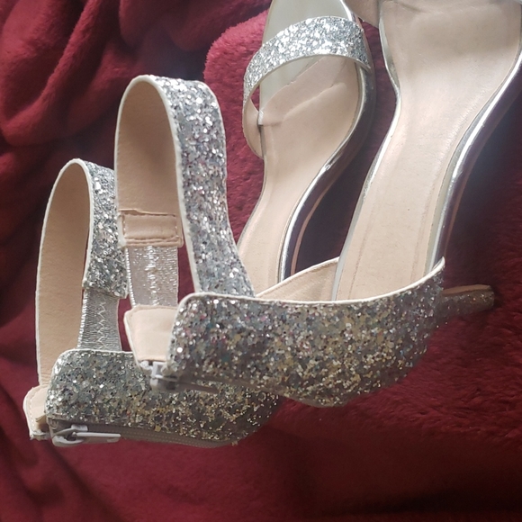 Shoes - Picture 4 of 4